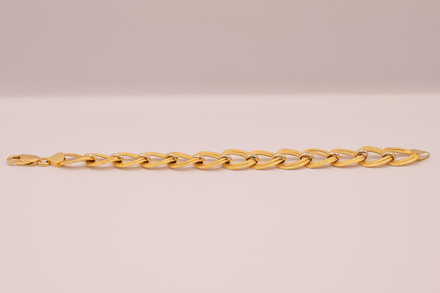 Vintage 18K Yellow Gold Lattice Cut Design Oval Link Bracelet 7 Inches