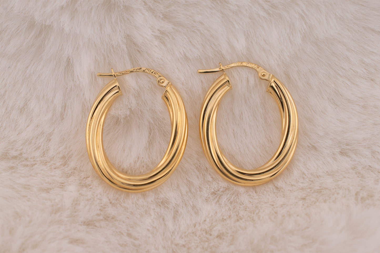 Vintage Estate 18KT Yellow Gold Milor Italy Oval Textured Hoop Earrings 1 Inch