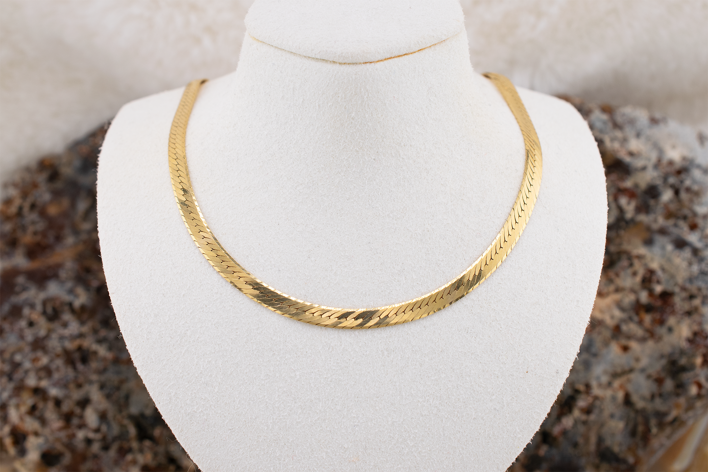 Circa 1980s-1990s Unisex Vintage 14 Karat Yellow Gold Italian 4.1 mm Herringbone Chain Necklace 17.5 Inches