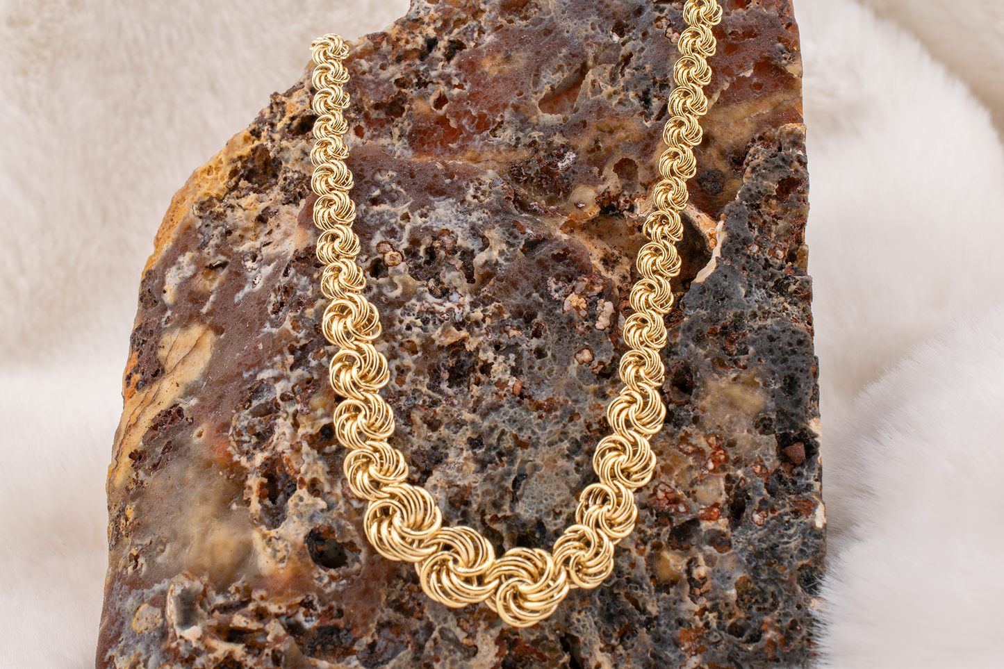 Vintage 14 Karat Yellow Gold Swirl Necklace 17 Inches