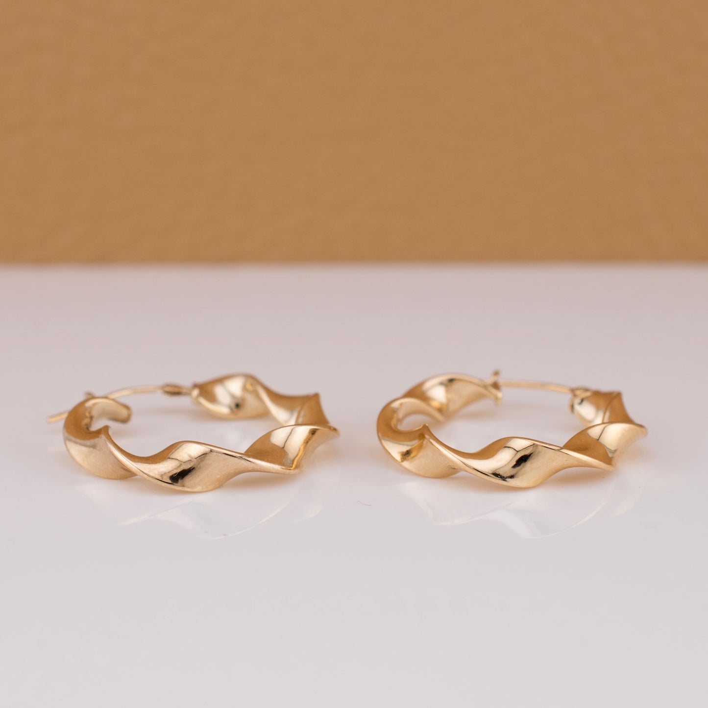 Vintage 14K Yellow Gold Sculptural Twisted Hoop Earrings 25 mm