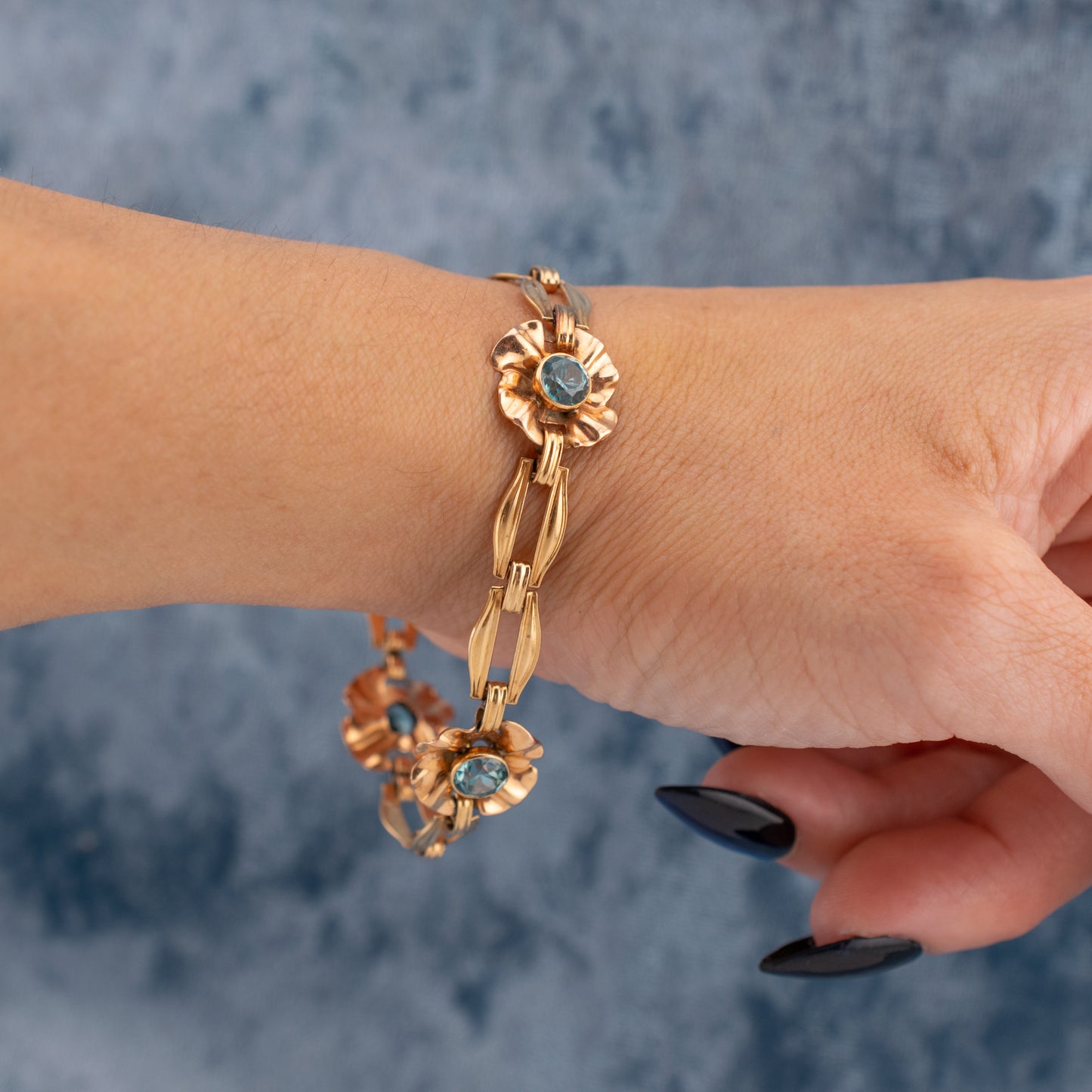 Vintage 1950s 14K Yellow Gold 3.06ctw Natural Blue Zircon Flower Link Bracelet
