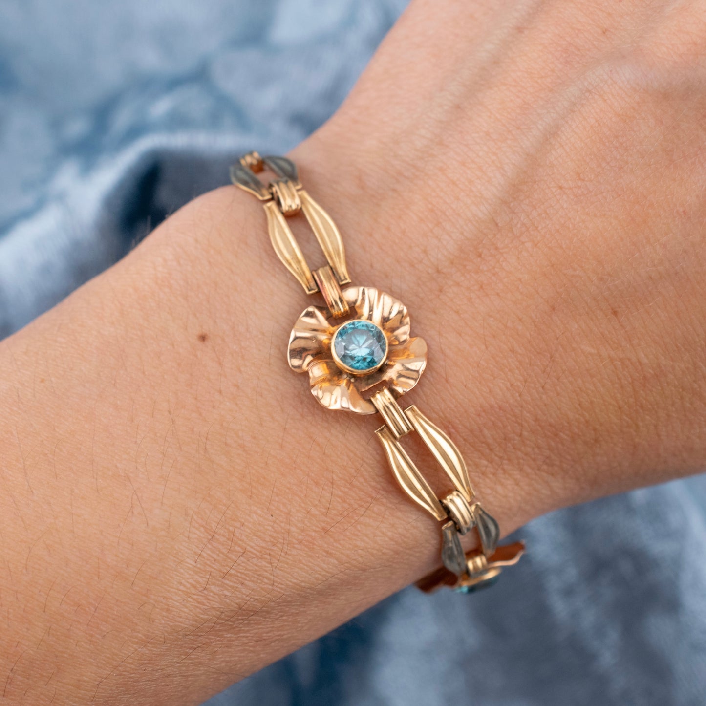 Vintage 1950s 14K Yellow Gold 3.06ctw Natural Blue Zircon Flower Link Bracelet