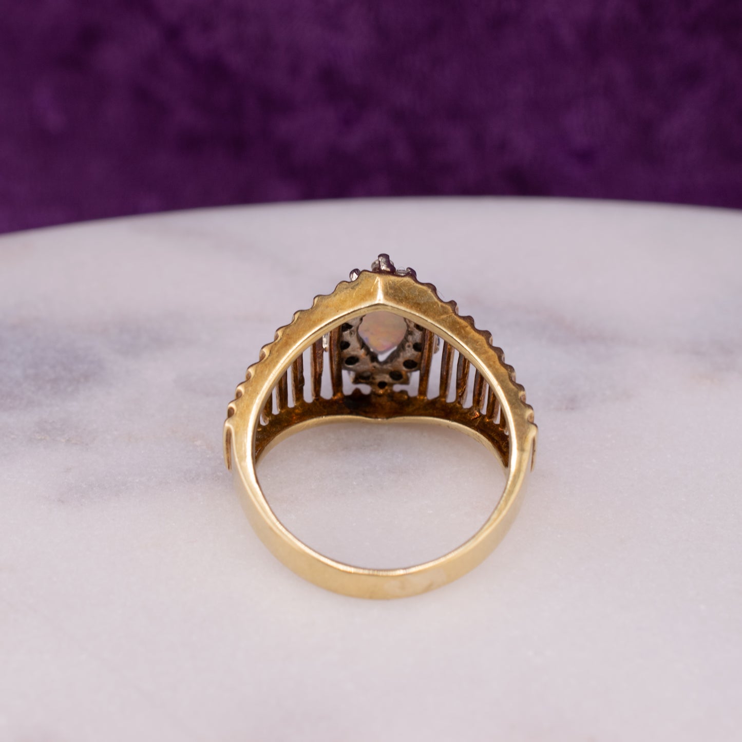 Vintage 1970s Ribbed 14K Gold Natural Opal Ring 0.28ct Diamond Halo Size 9