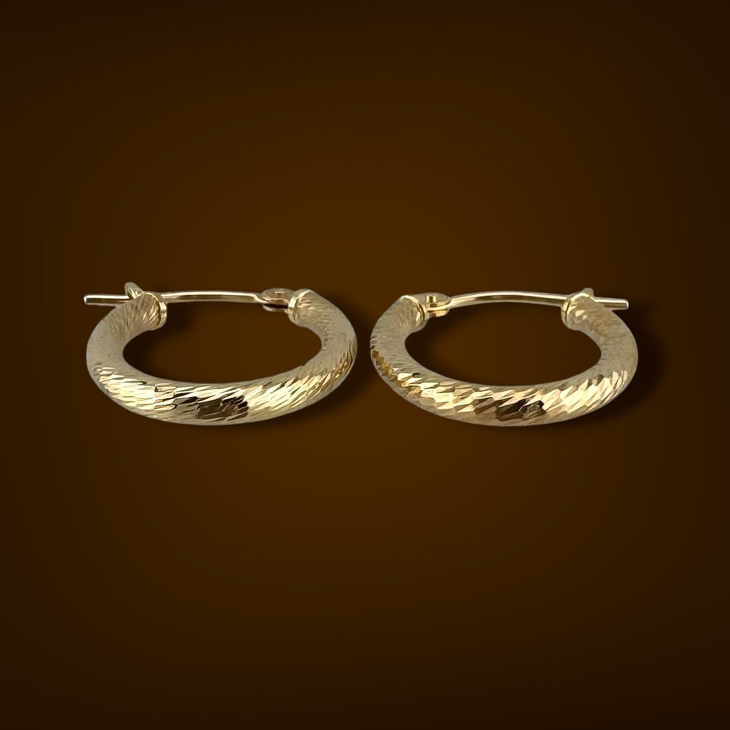 Vintage 14K Yellow Gold Diamond Cut Small Hoop Earrings 0.6g 18mm