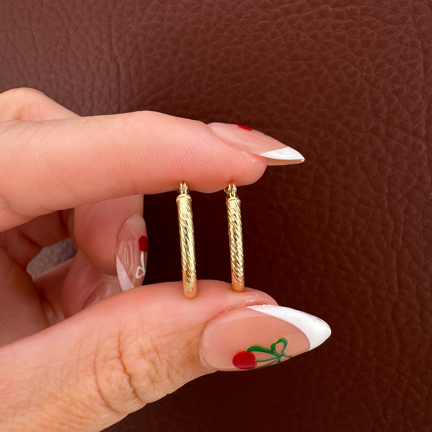 Vintage 14K Yellow Gold Diamond Cut Small Hoop Earrings 0.6g 18mm