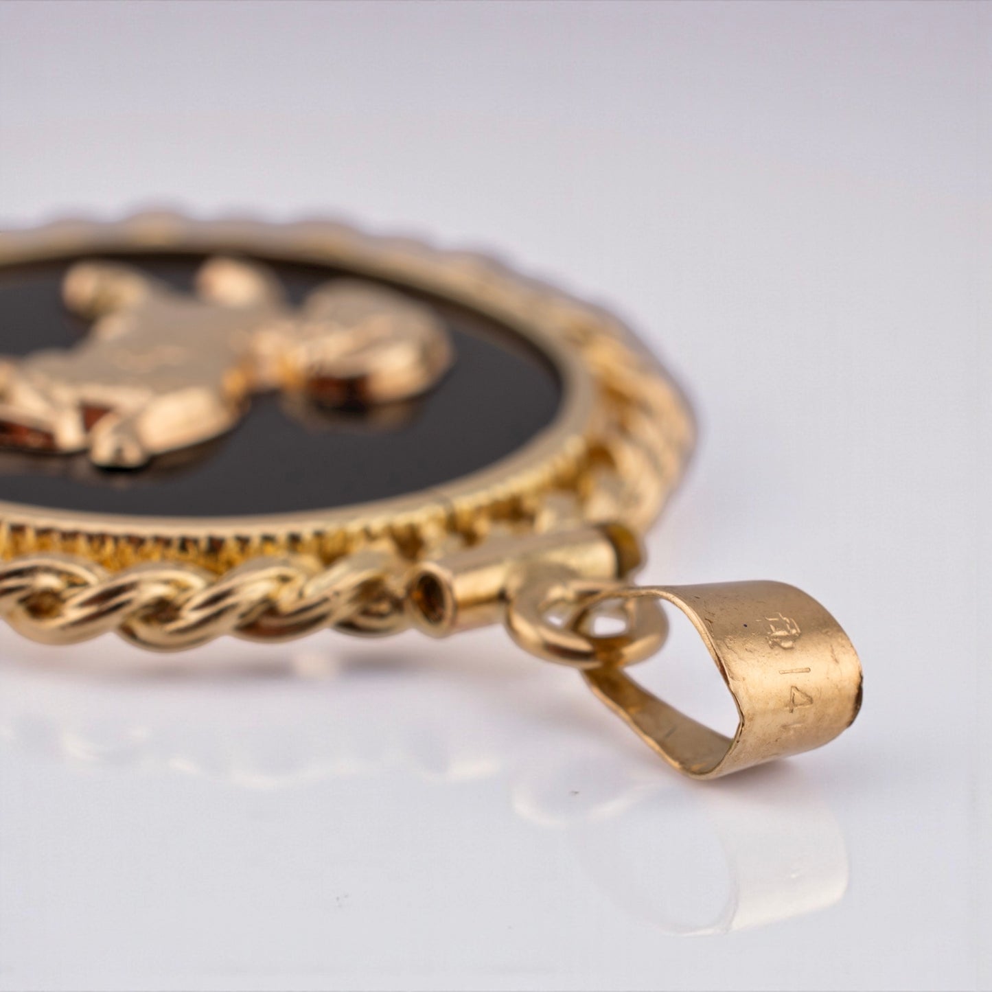 Vintage 14K Yellow Gold Aries Zodiac Pendant with Black Onyx and Rope Bezel Circa 80s-90s