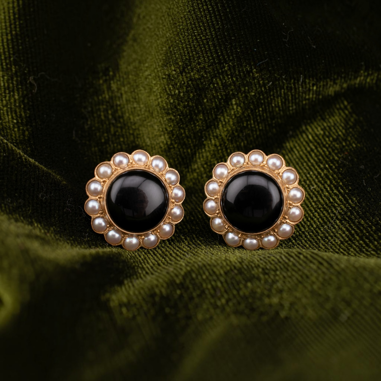Vintage 1940s-50s 10K Yellow Gold Black Onyx Pearl Halo Screw Back Earrings
