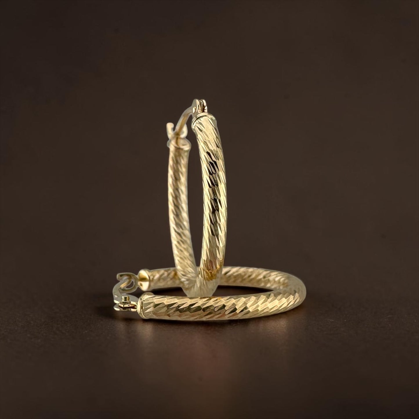 Vintage 14K Yellow Gold Diamond Cut Small Hoop Earrings 0.6g 18mm