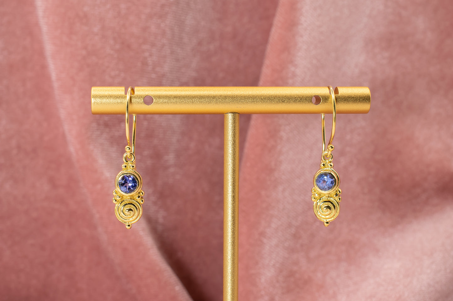 Estate Vintage 18k Yellow Gold Tanzanite Scroll Design Dangle Earrings