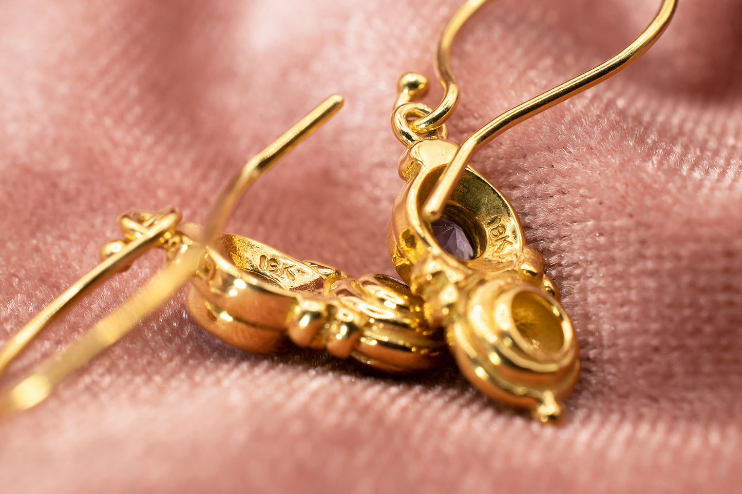 Estate Vintage 18k Yellow Gold Tanzanite Scroll Design Dangle Earrings