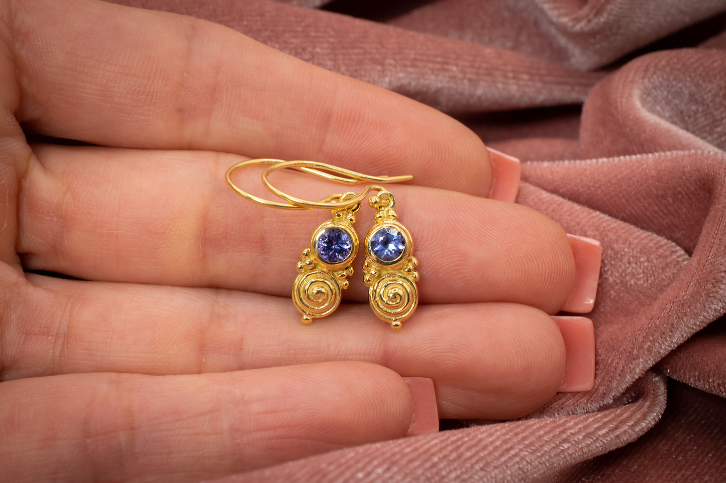 Estate Vintage 18k Yellow Gold Tanzanite Scroll Design Dangle Earrings