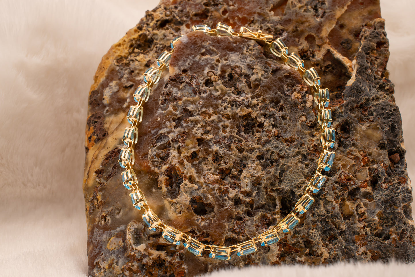 Vintage 14k Yellow Gold Pear Shape Swiss Blue Topaz Tennis Line Bracelet