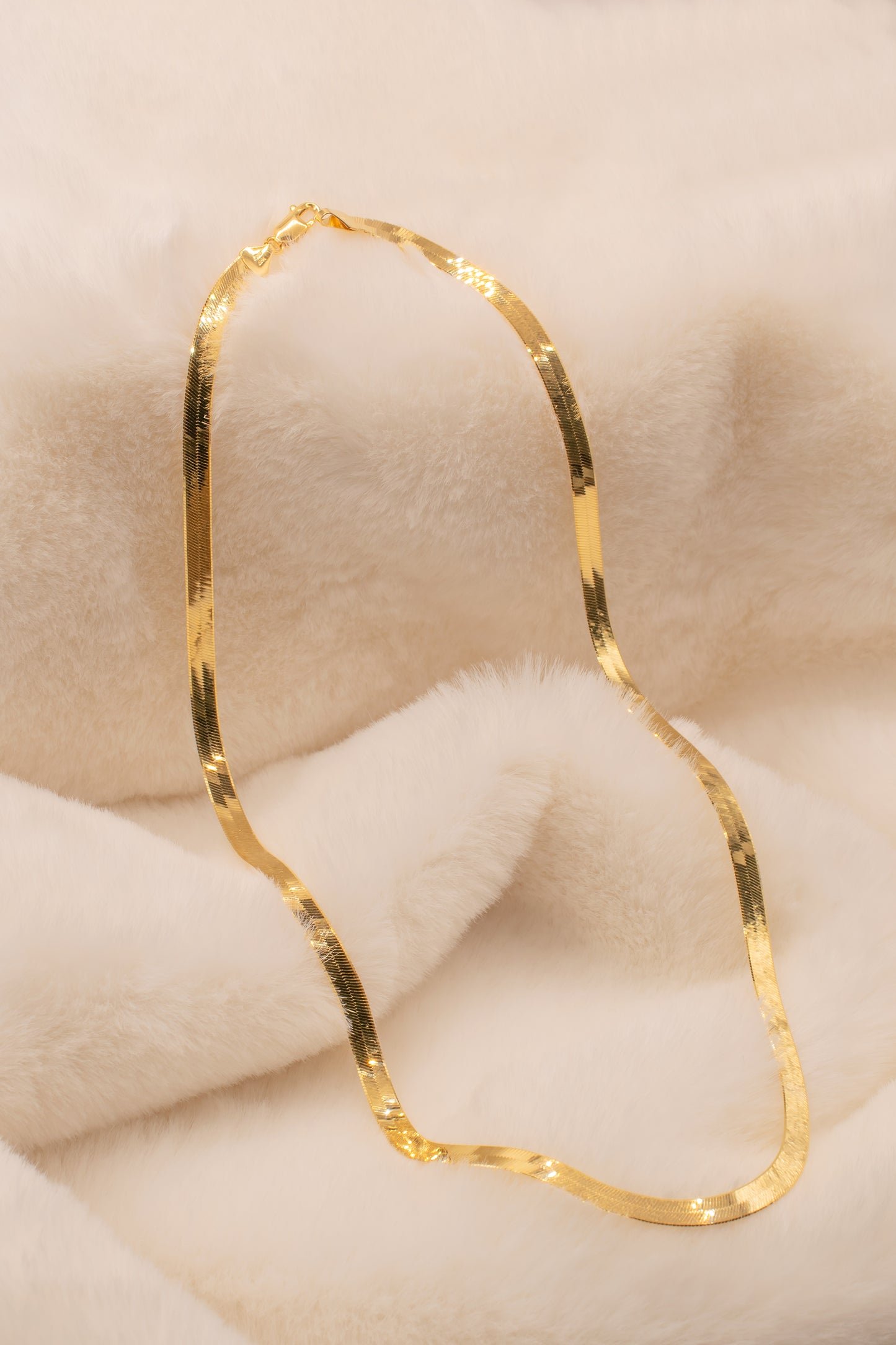 Vintage Unisex 14k Yellow Gold Italian Herringbone Chain Necklace 4.8mm.19 Inches
